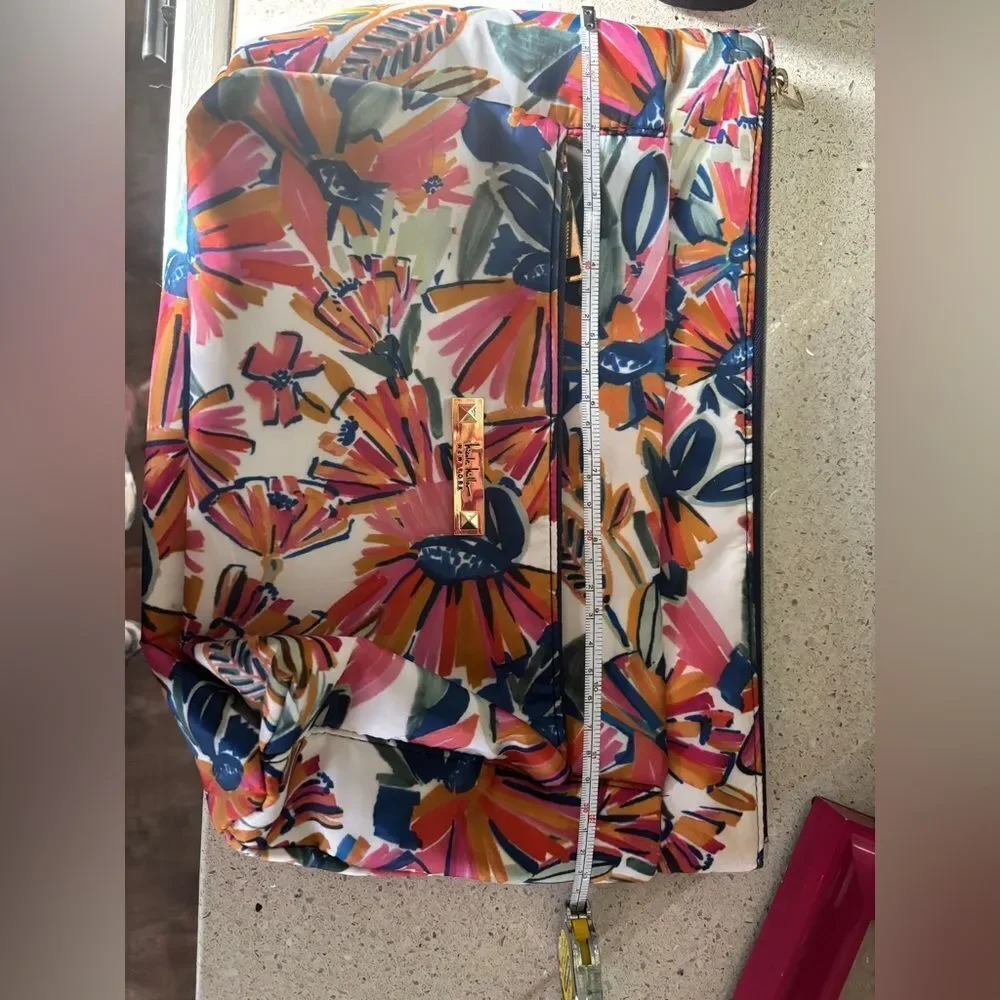 Nicole Miller make up/toiletry pouch